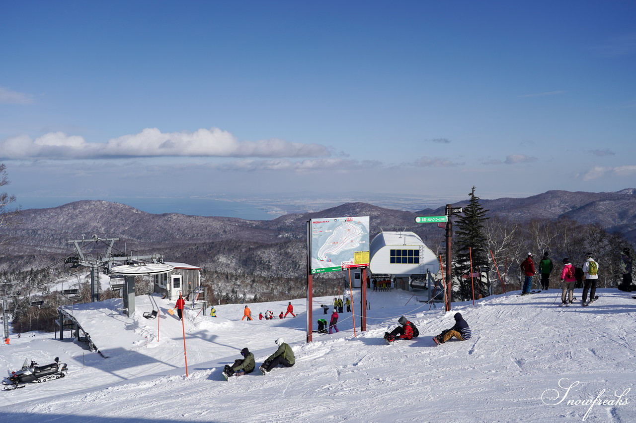 札幌国際スキー場 これぞ北海道。粉雪が降り積もったゲレンデはコンディション良好！そして、早くも全コース滑走可能です(*^^)v